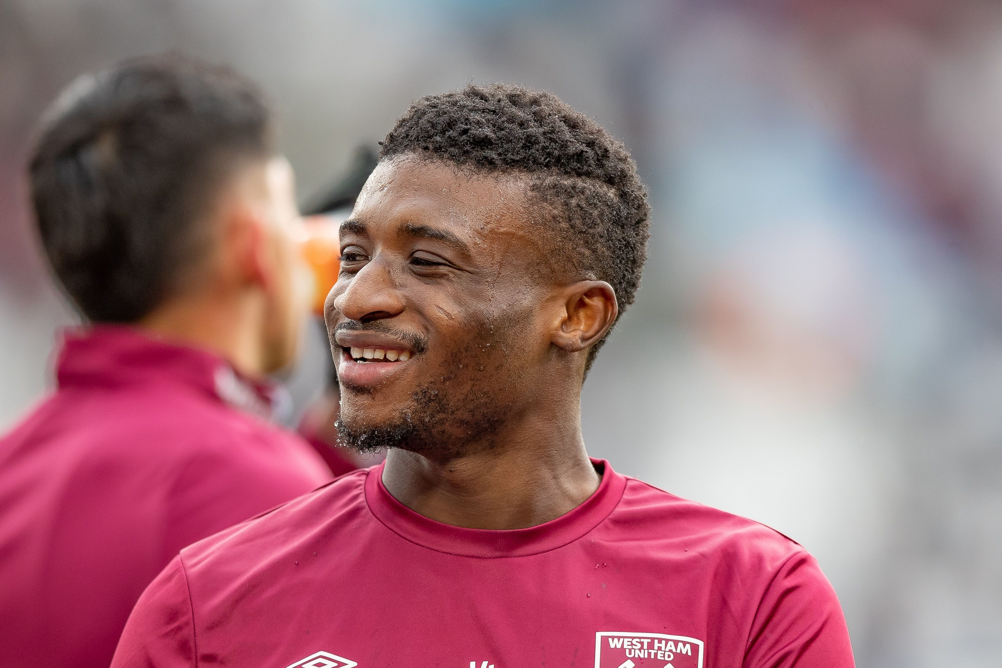 talkSPORT：切爾西以球員+現(xiàn)金方式報價庫杜斯，被西漢姆拒絕