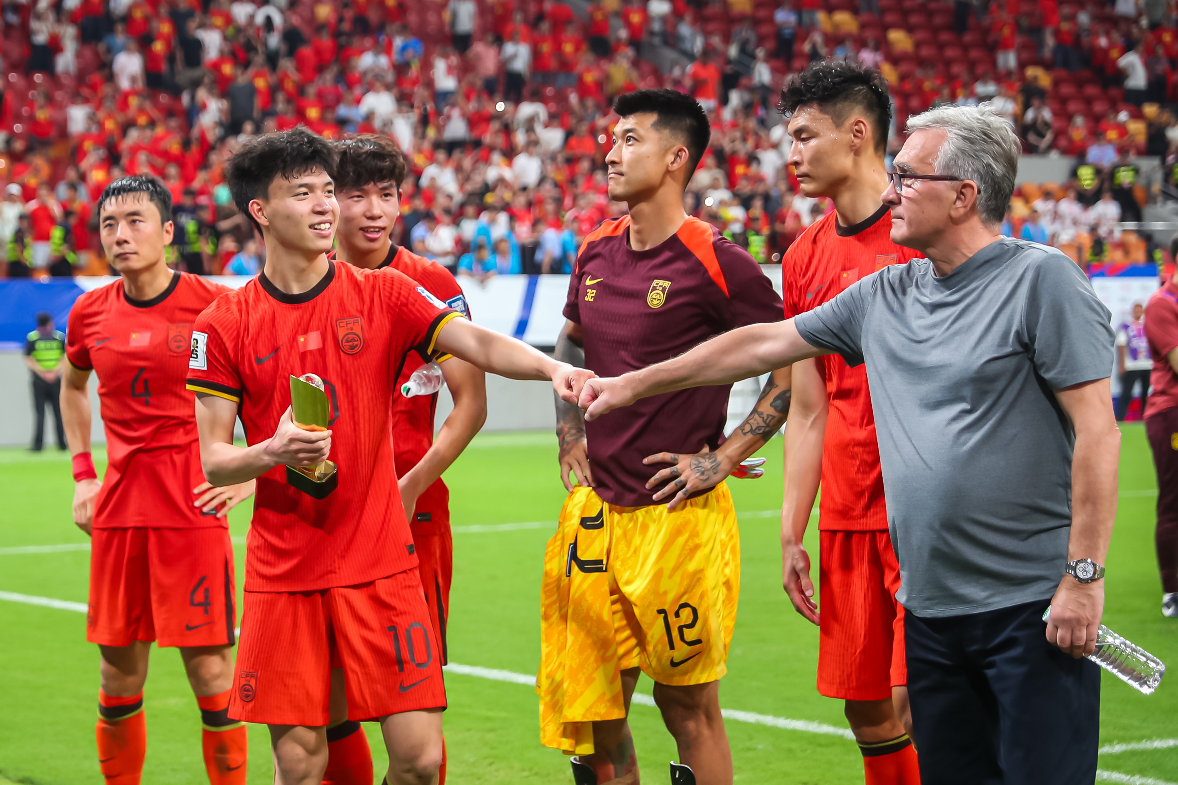 王鈺棟成為國足第215位&第4年輕進球球員，侯永永成為第667位國腳