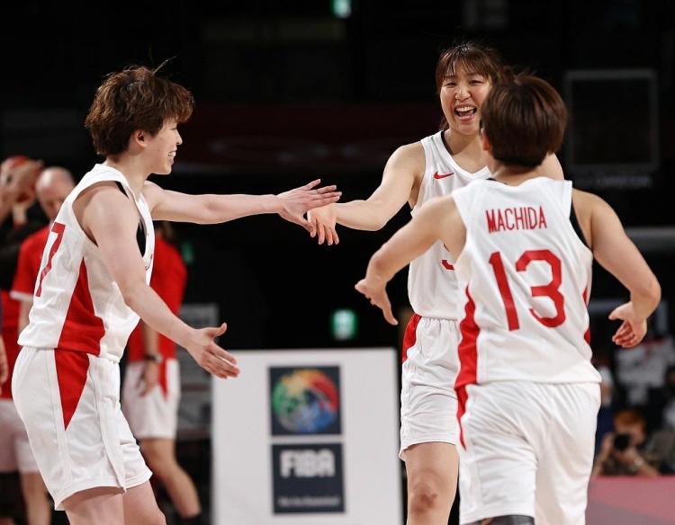 季孟年：中國(guó)籃下優(yōu)勢(shì)盡顯 但日本仍以41.7%的命中率投進(jìn)15個(gè)三分