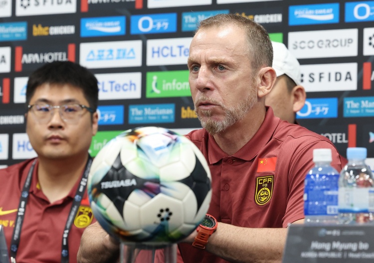 記者談國足vs韓國：龍仁可比大連熱，今晚可是一場消耗戰(zhàn)