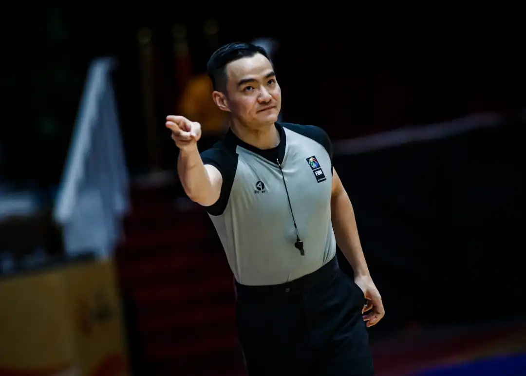 中國(guó)元素+1??上賽季CBA十佳裁判之一的孫健吹罰開拓者vs灰熊