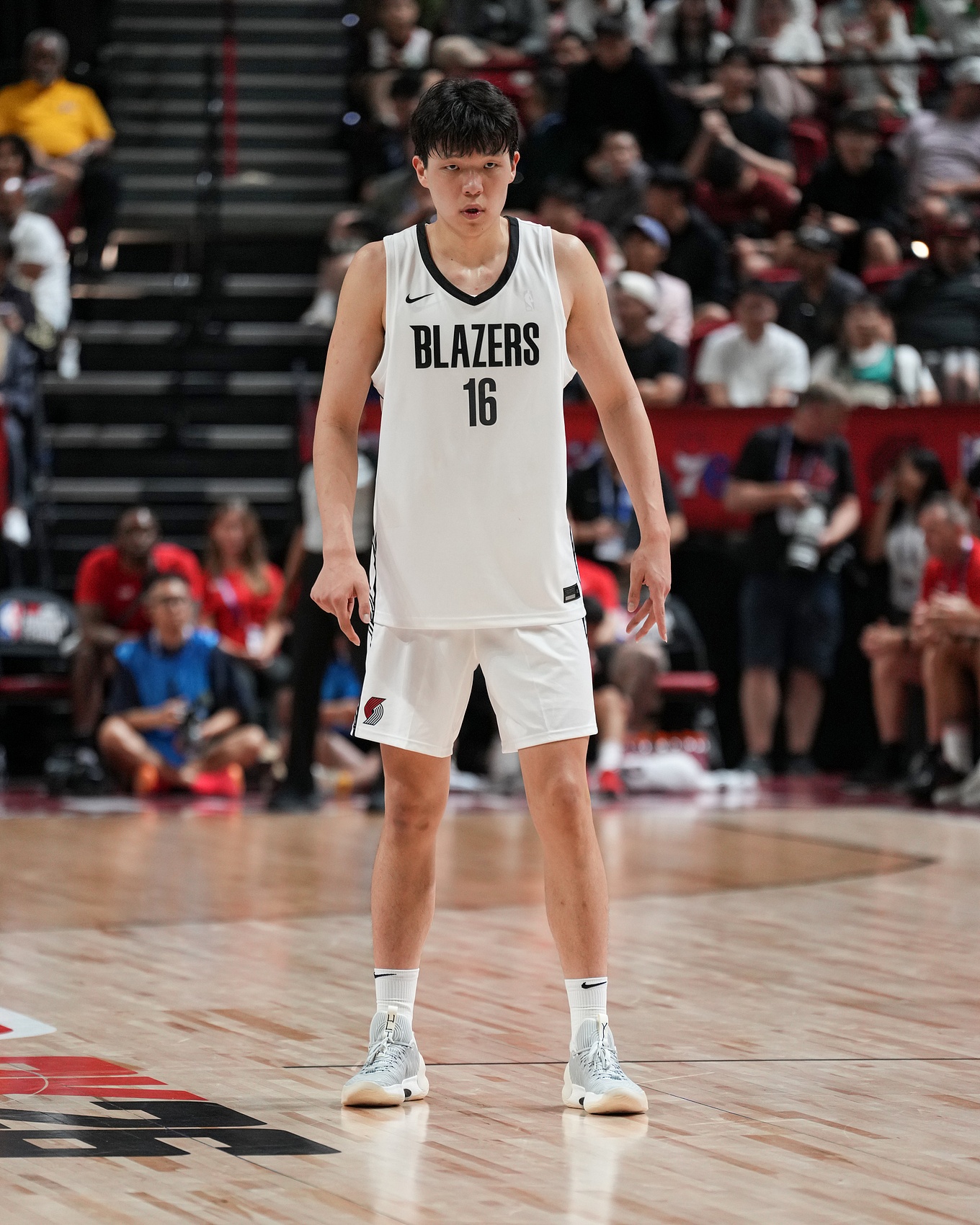??小心保羅舉報(bào)！拓記：顯然楊瀚森不怎么愛把球衣塞進(jìn)腰間