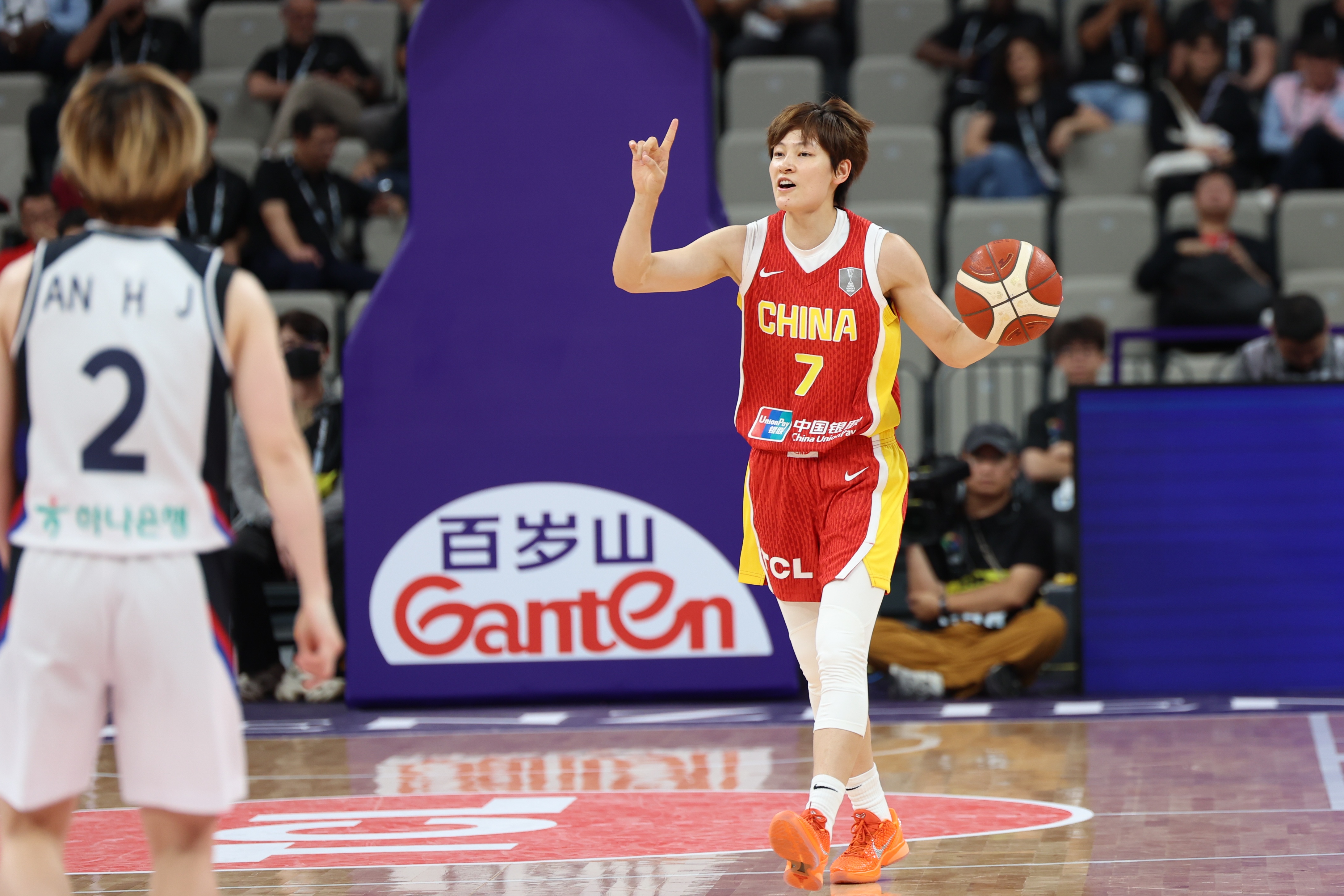 楊力維：隊(duì)中每個(gè)人每個(gè)位置都可以持球 打得比較強(qiáng)勢