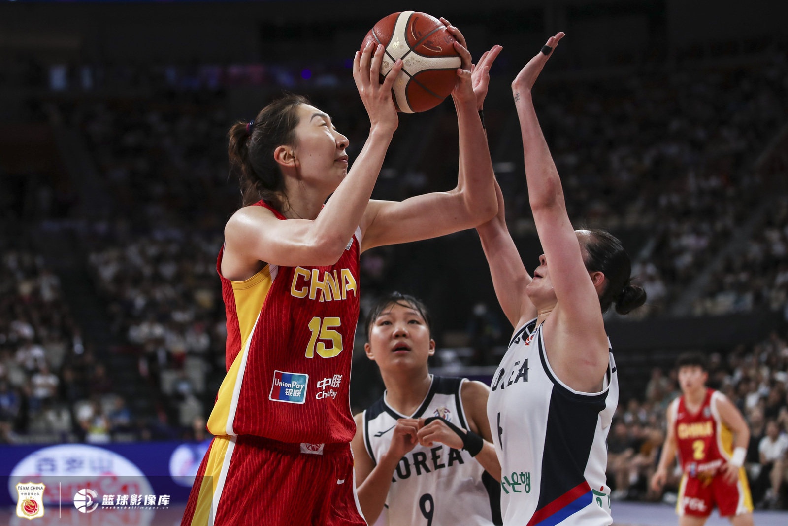 狀態(tài)出眾！韓旭小組賽場均只打18分鐘 得13.3分7.3板 命中率65.3%