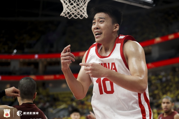 可圈可點！20歲王俊杰17分鐘7中3拿到8分4板 三分4中2