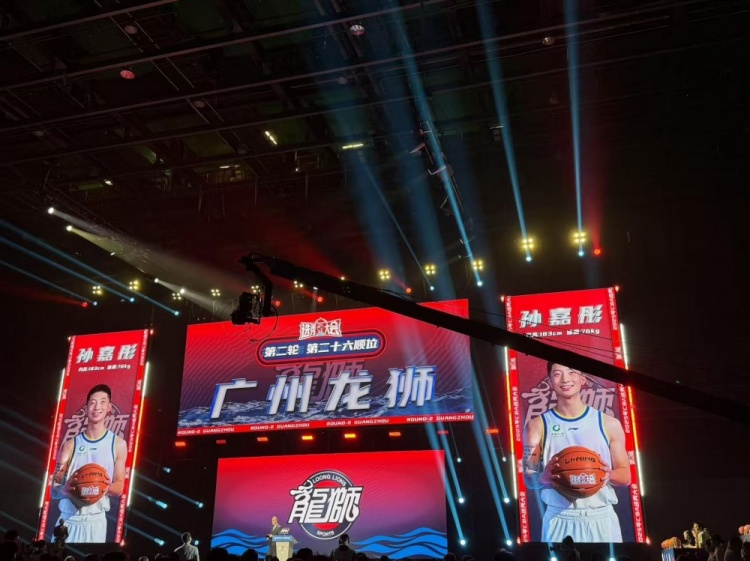 次輪第26順位 廣州龍獅選擇了旅美球員孫嘉彤??！歡迎????