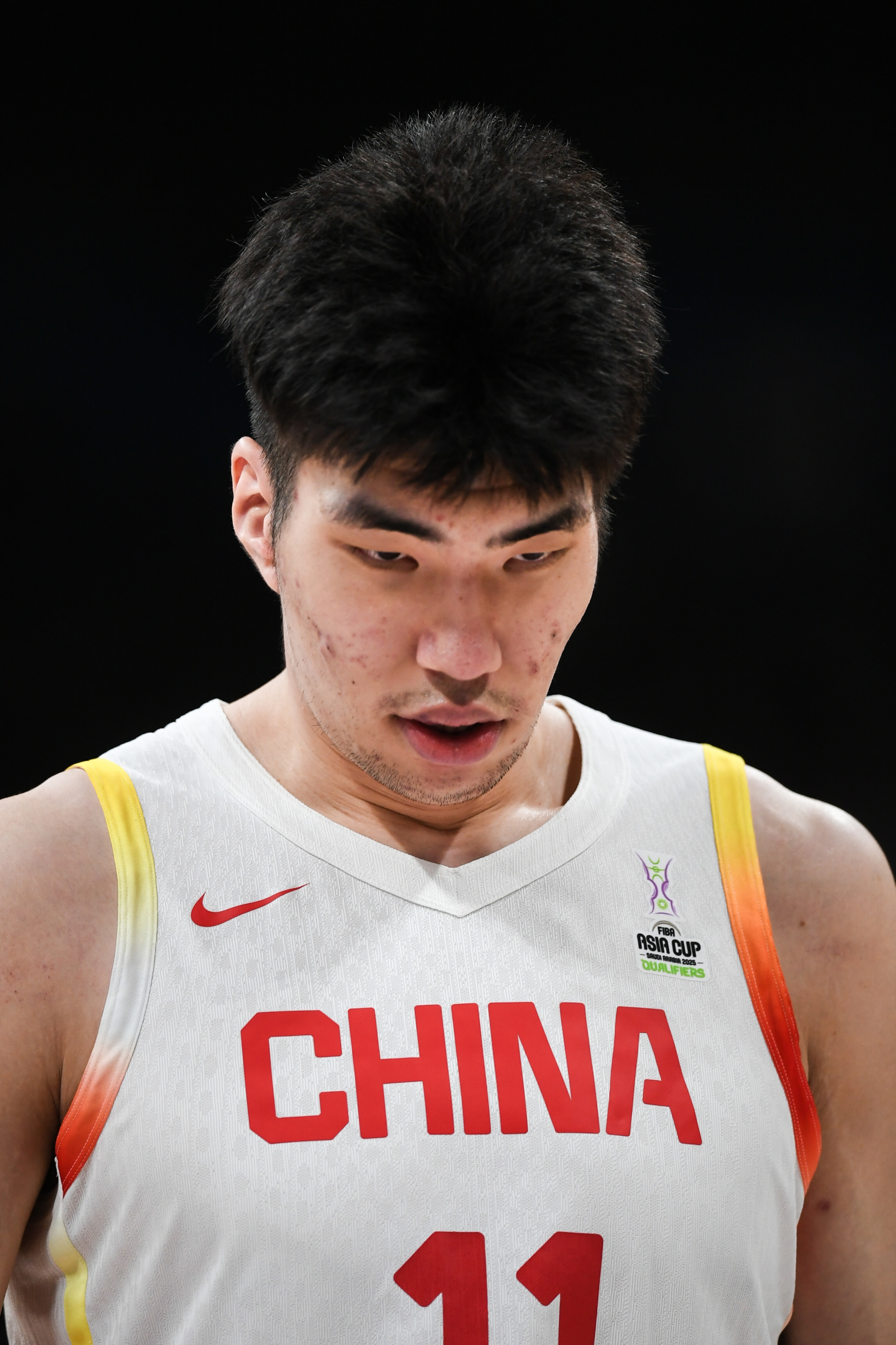 效果不好！余嘉豪半場僅得1分2板 防守移動受限被針對