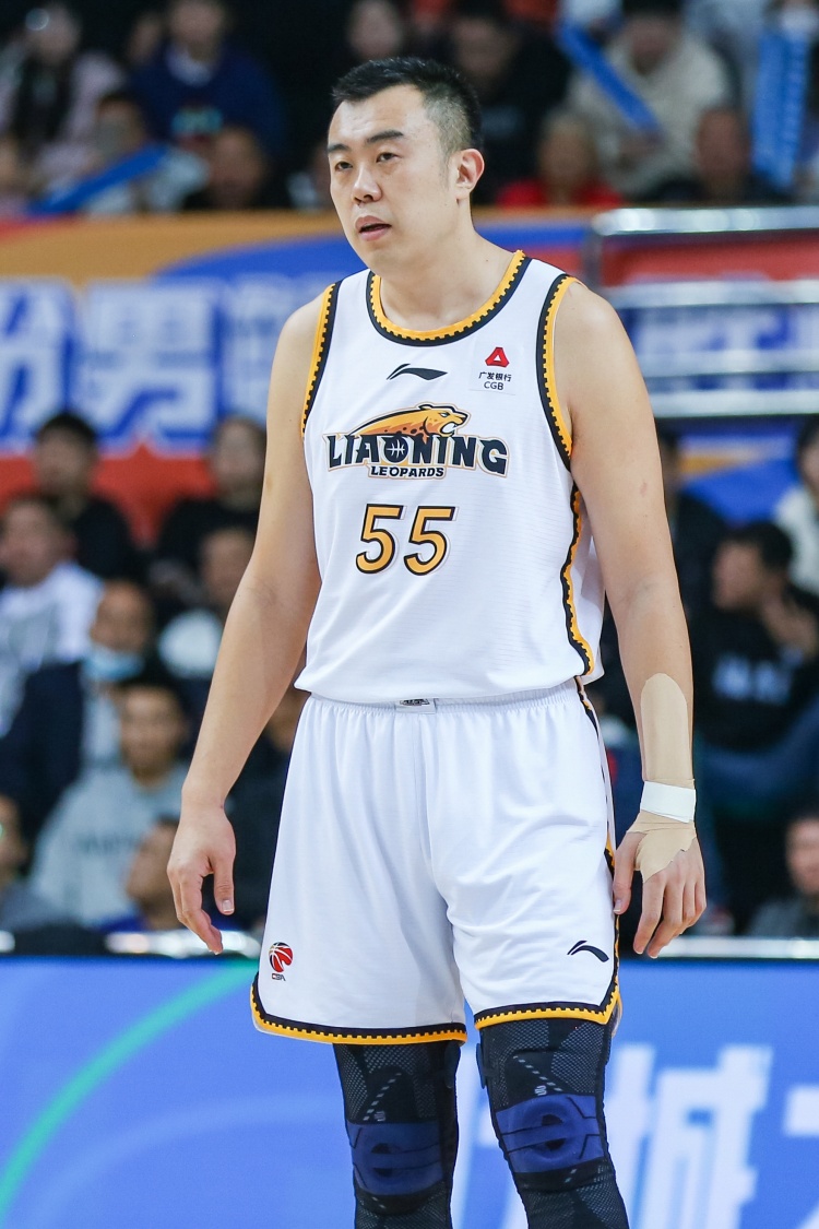 媒體人：韓德君是遼籃隊史首位真正打到油箱見底、申請退役的功勛