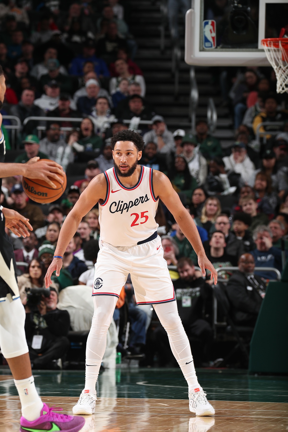 球探：西蒙斯可以表示主動(dòng)選擇退役 但實(shí)際情況是他沒(méi)人要了