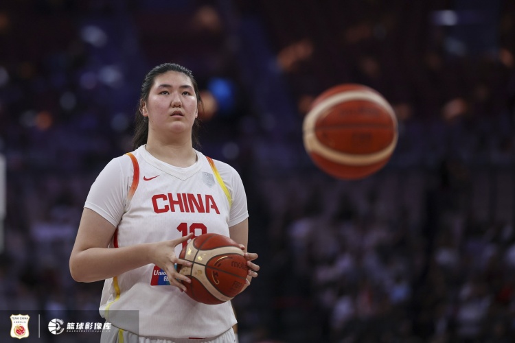 亞洲杯場均14分鐘15.6分！媒體人：山東女籃以不菲代價簽下張子宇