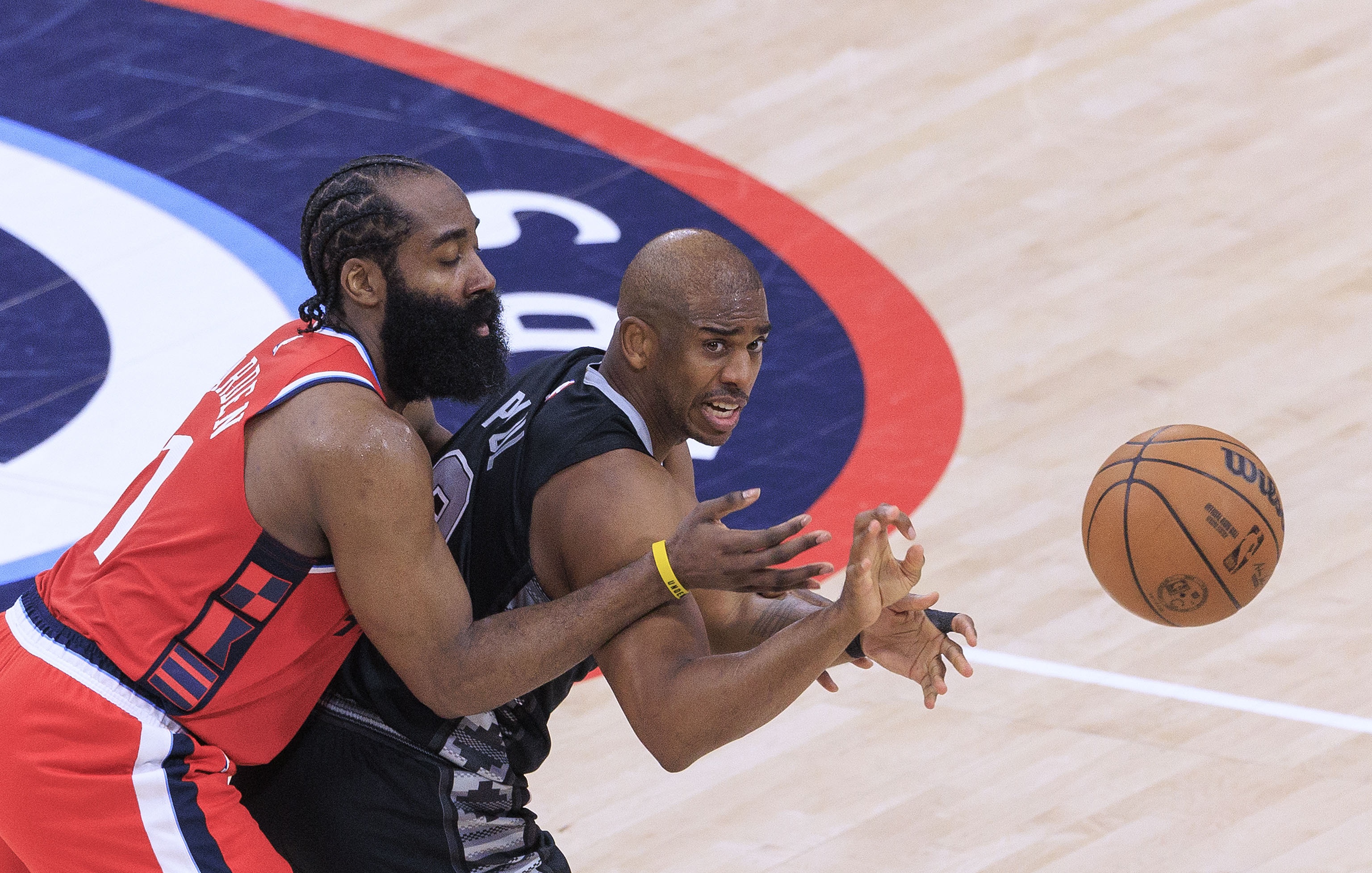 查爾莫斯：保羅需要打替補(bǔ) 你不能首發(fā)保羅&哈登&比爾&小卡啊