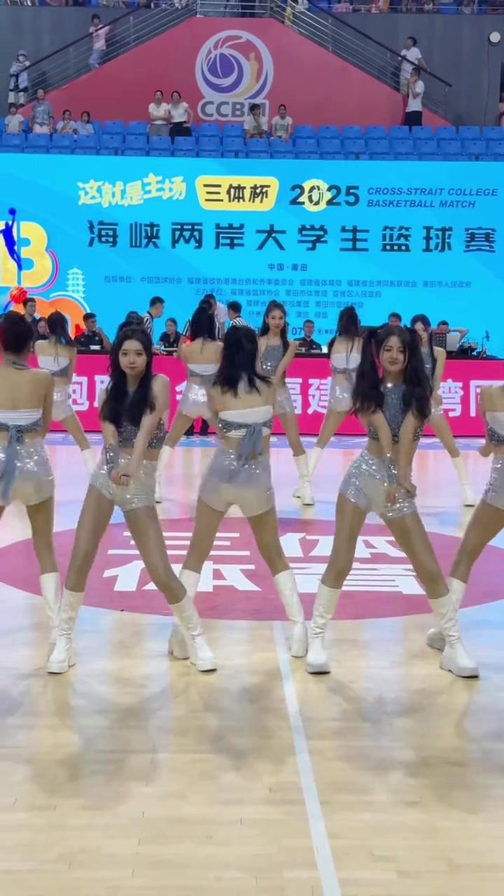 福建男籃主場啦啦隊(duì)曬舞蹈視頻：真是方向失了南北 美得有點(diǎn)東西