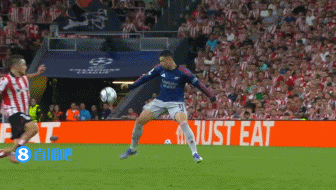 馬丁內(nèi)利殺入禁區(qū)左側(cè)單刀推射破門