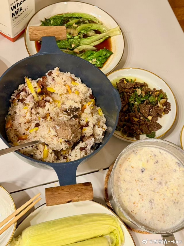 自己動手豐衣足食！楊瀚森曬中國菜配文：??家的味道
