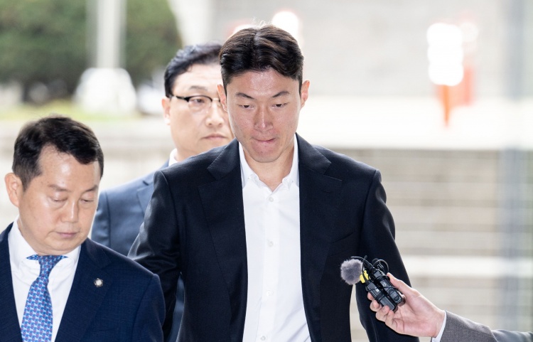 非法拍性愛(ài)視頻！韓足協(xié)官方：黃義助被永久除名，在國(guó)內(nèi)遭禁足