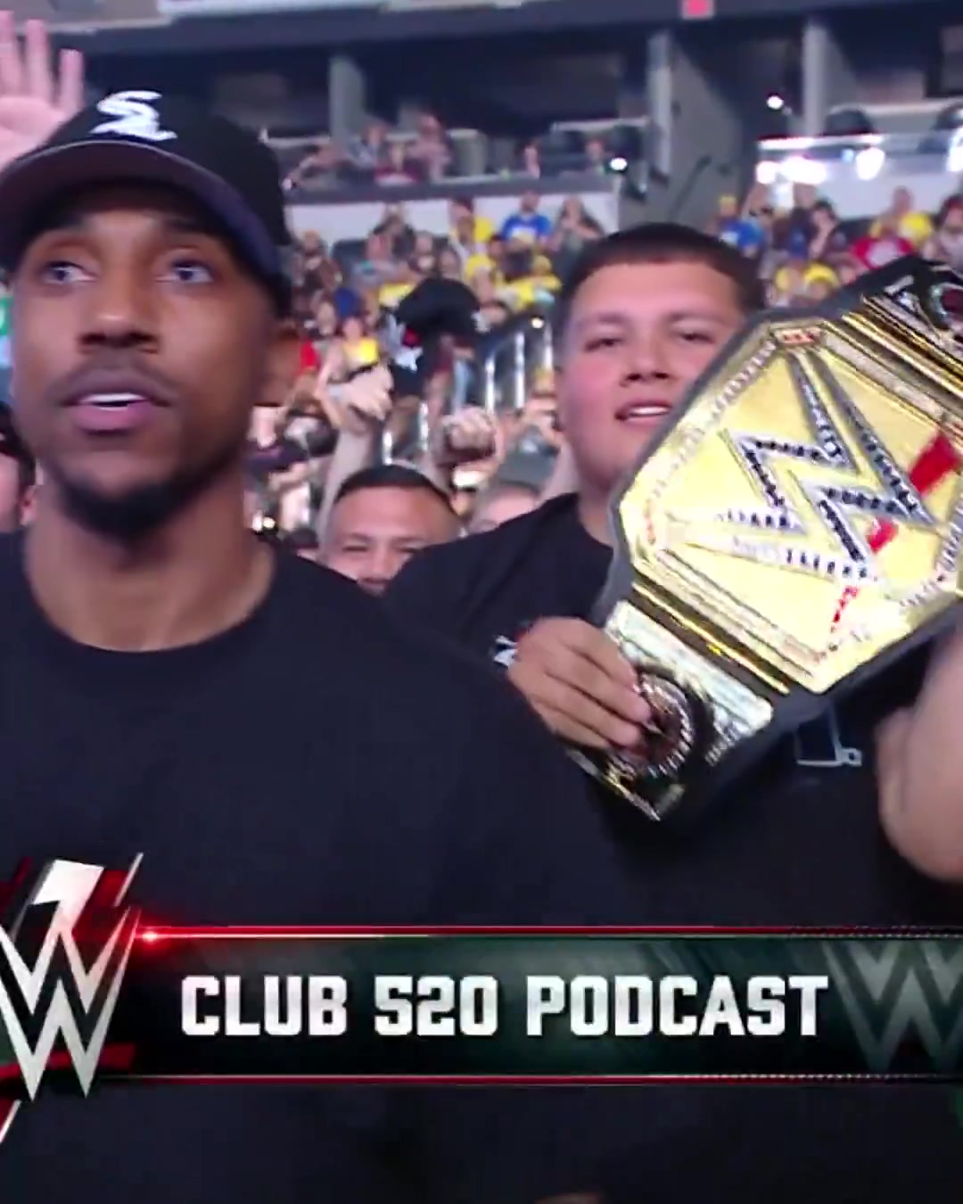 忠實(shí)摔迷！哈利伯頓和蒂格現(xiàn)場(chǎng)觀戰(zhàn)WWE“摔角狂歡”賽事