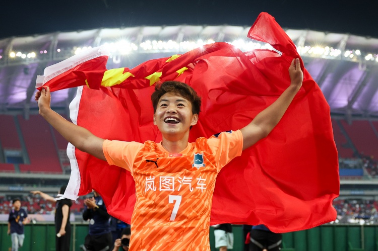 率武漢女足亞冠奪冠！官方：王霜入選亞足聯(lián)年度最佳女足球員候選