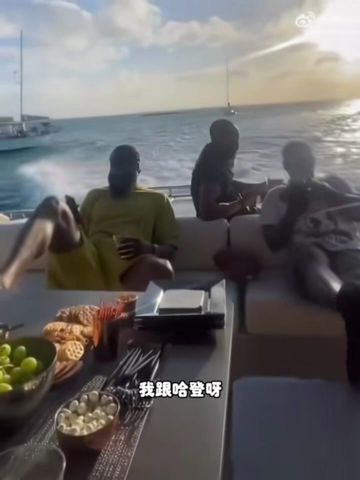 雷霆三少你更愿意和誰交朋友？楊侃團(tuán)隊：哈登啊 他能帶我大撒幣