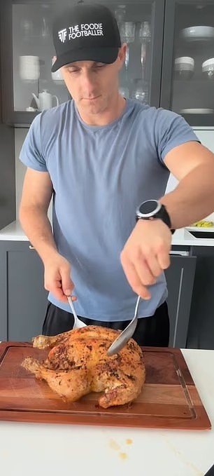 郵報：前英超球員皮尤退役后成為美食博主，分享健康食譜并教做菜