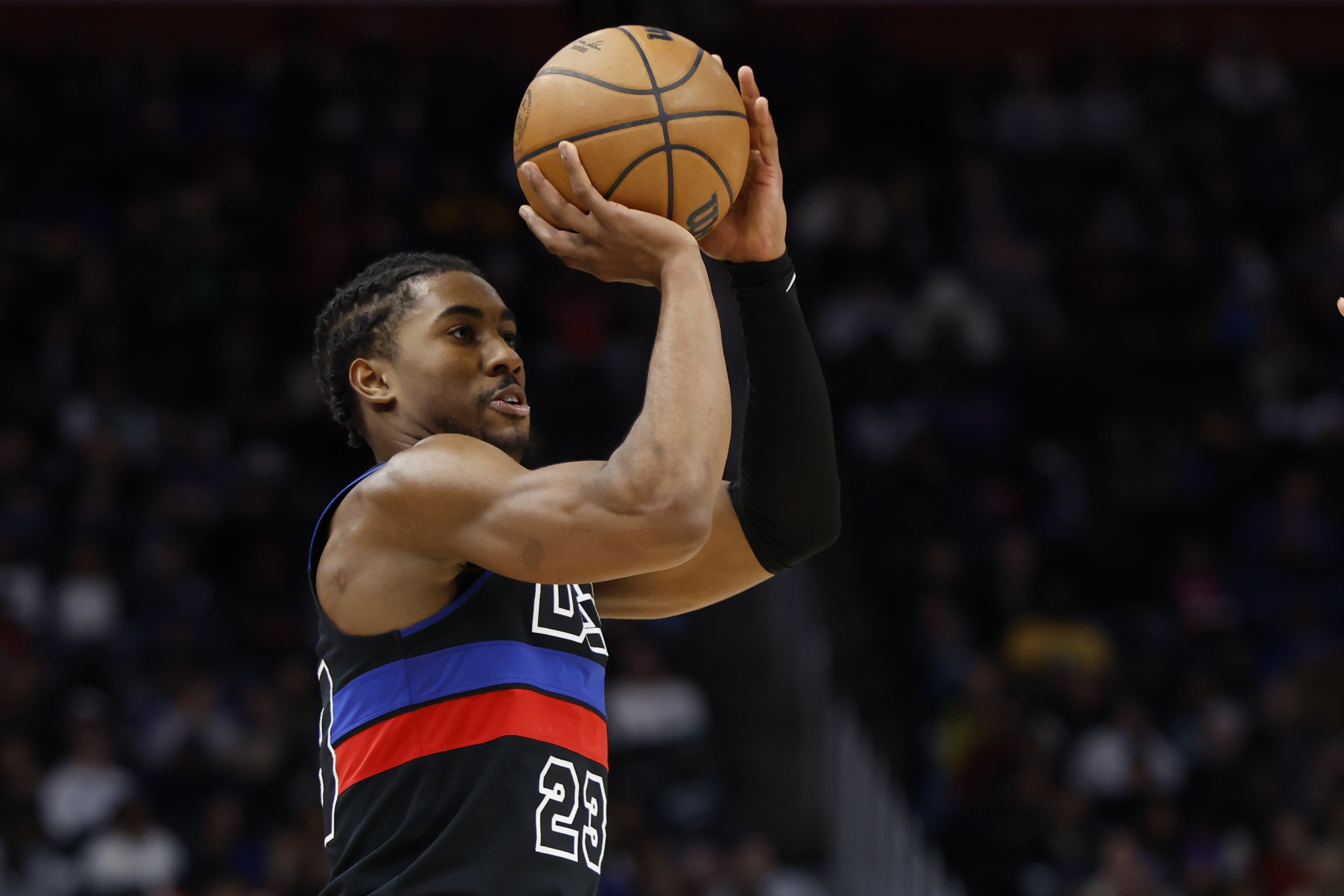 艾維：休賽期著重提升了中投&三分 SGA和米切爾的中投都很出色