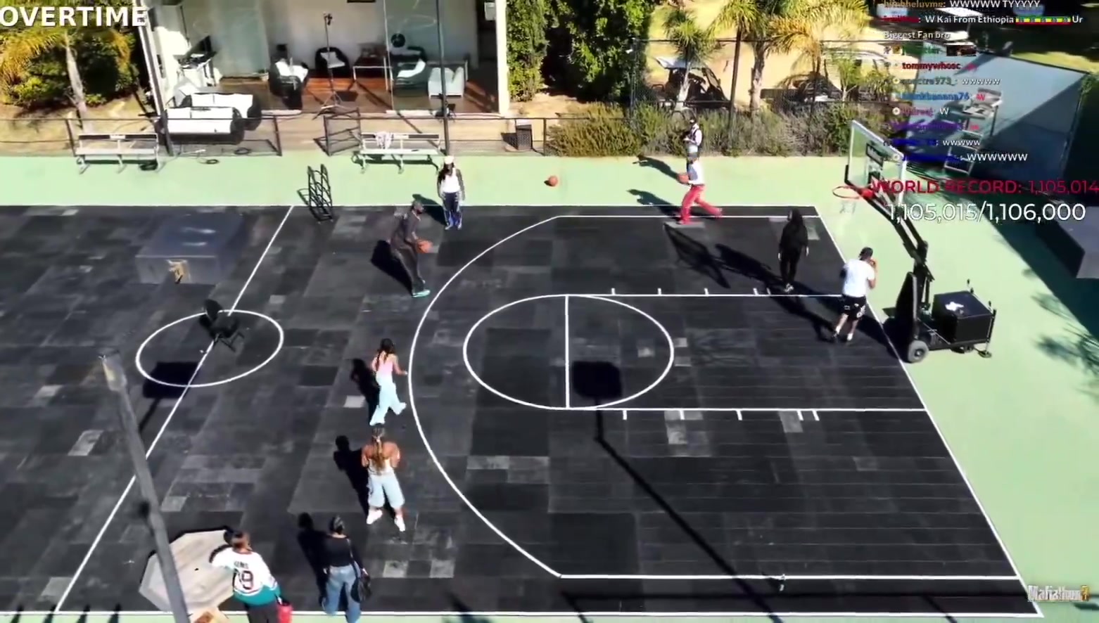 詹姆斯要求好友配音模仿比賽最后時刻緊張氛圍 自己連續(xù)三投不中